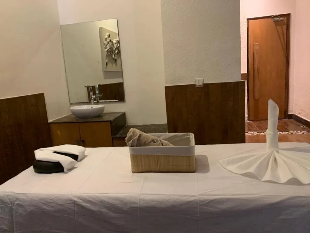 Meghavi Wellness Spa | Radisson Blu Hotel